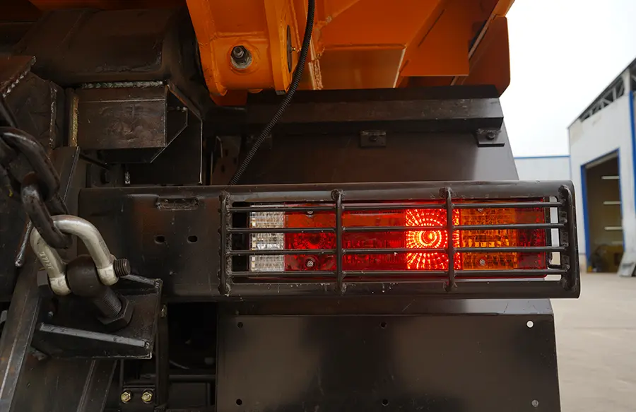 Shacman 6×4 Offset Tipper Truck-9