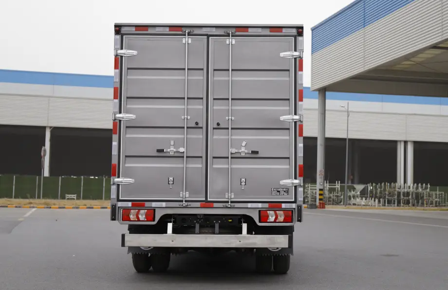 Shacman E9 4×2 Box Truck-4