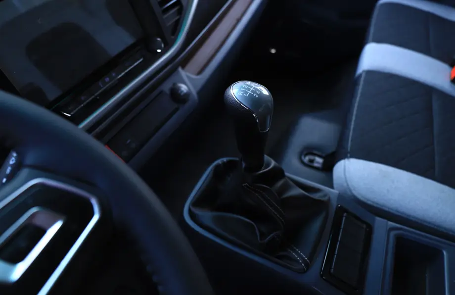 Shacman E9 4×2 Box Truck-5