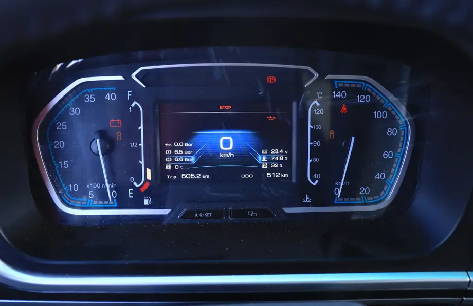 Shacman E9 4×2 Box Truck-6