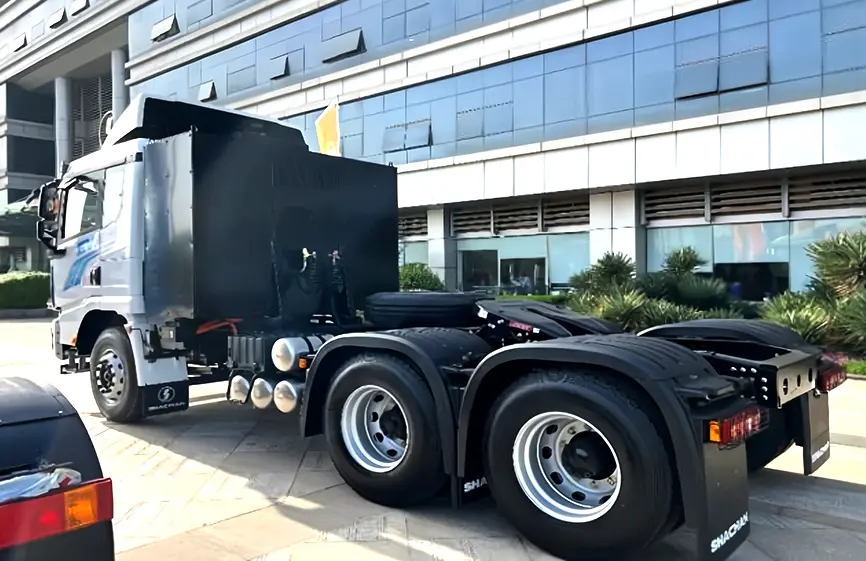 Shacman X5000E 6×4 Ev Prime Mover (4)